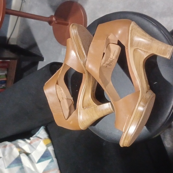 Sofft tan platform heels - Picture 3 of 4